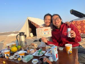 Gostje med bivanjem v nastanitvi 2 Jana Pyramids view inn
