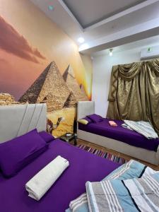 Postelja oz. postelje v sobi nastanitve 2 Jana Pyramids view inn