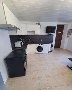 Kuchyň nebo kuchyňský kout v ubytování Appartement calme