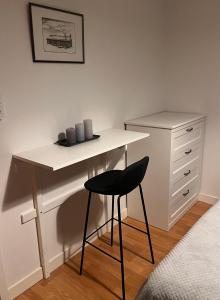 Postel nebo postele na pokoji v ubytování Room in Falun