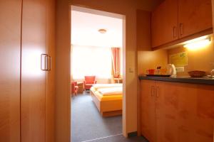 Kuchyň nebo kuchyňský kout v ubytování Hotel Hanken GmbH, Hotel Hanken und Seehotel