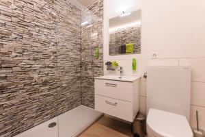 Koupelna v ubytování Hotel Weisses Kreuz + 37 fotografií