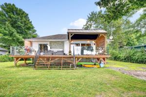 Taman di luar Sunset Heaven - Modern Lake House with Spa