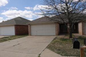 a house with a driveway and a garage at Lubbock haven Rooms with individual Bathrooms in Lubbock