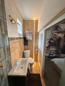Koupelna v ubytování Ateliér Kráľovič + 37 fotografií