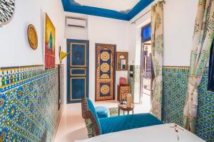 TV a/nebo společenská místnost v ubytování Riad Nouceiba Marrakech
