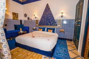 Postel nebo postele na pokoji v ubytování Riad Nouceiba Marrakech + 37 fotografií