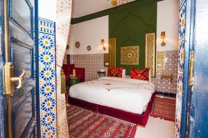 Postel nebo postele na pokoji v ubytování Riad Nouceiba Marrakech