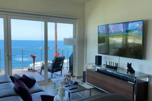 Sjónvarps- og/eða afþreyingartæki á Apartamento en Playa Escondida - Vista al Mar