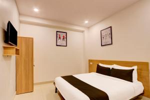 Μια τηλεόραση ή/και κέντρο ψυχαγωγίας στο Collection O De Alphabet Hotel ECIL