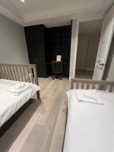 Postel nebo postele na pokoji v ubytování Private Rooms in Vancouver West