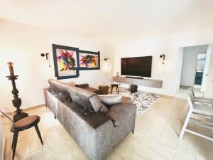 TV a/nebo společenská místnost v ubytování PAMRO moderne Ferienwohnung - 4 Schlafzimmer - 2 Bäder - Whirpool - Ferienanlage mit Pool - Familienfreundlich + 78 fotografií