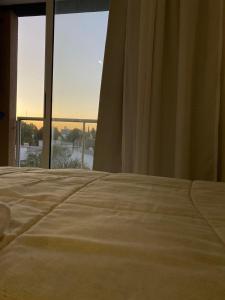 a bedroom with a bed with a view of a window at Departamento 66 - cochera opcional - in La Plata