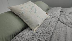 Postel nebo postele na pokoji v ubytování Makenke Cozy Room