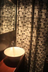 Ένα μπάνιο στο Defensa 821 Bed and Breakfast