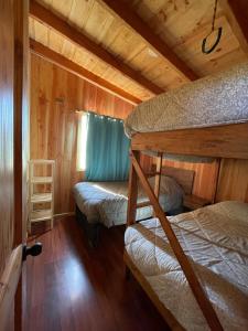 Postel nebo postele na pokoji v ubytování Cabañas cordillera Rio Blanco