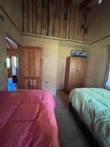 Postel nebo postele na pokoji v ubytování Cabañas cordillera Rio Blanco