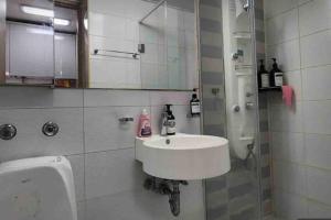 Un baño de Gangnam House#good price#Luxury#Confort#Best location