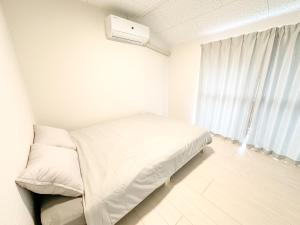 まるとくハウス沖永良部客房内的一张或多张床位
