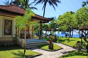 Ein Garten an der Unterkunft Puri Bagus Candidasa