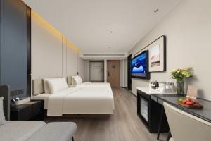 Krevet ili kreveti u jedinici u okviru objekta Atour Hotel Nantong Haimen Wenfeng Dashijie