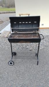 a black piano sitting on the ground at Cabaña Elisabeth in La Máquina +4 photos