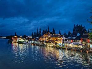 Permandangan sungai dekat dengan hotel