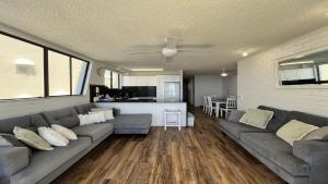 Dapur atau dapur kecil di Amazing Views! Unit 3 Edgecliffe