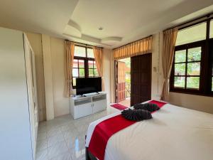 Un televizor și/sau centru de divertisment la Krabi Discovery Resort