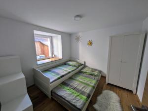 a small room with a bed and a window at Ferienwohnung Gurgltal in Nassereith