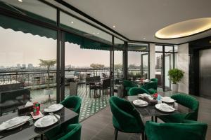 Posezení v ubytování Hanoi Plaza Suite Hotel & Spa