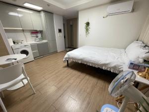 Una cocina o cocineta en Gangnam House#good price#Luxury#Confort#Best location