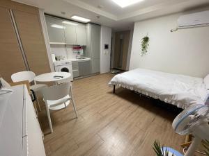 Una cocina o cocineta en Gangnam House#good price#Luxury#Confort#Best location