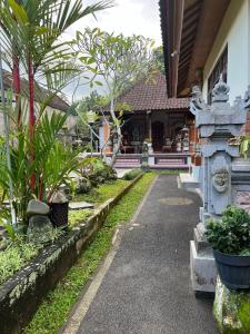 Κήπος έξω από το Rodja Balinese House Ubud +11 φωτογραφίες