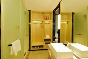Vannituba majutusasutuses Echarm Hotel Yulin Second People's Hospital Qingwanjiang Park