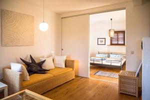 a living room with a couch with pillows at Ferienwohnung Altes Schulhaus Greising in Deggendorf