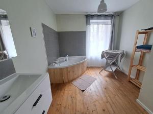 Fotografia z galérie ubytovania LES ASPRES - Maison 7 personnes v destinácii Notre-Dame-dʼAspres