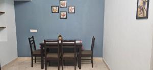SHIs Aathira 2bhk Heart of Coimbatore的休息区