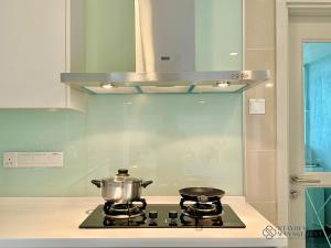 Kuchyň nebo kuchyňský kout v ubytování Iskandar Residences Nusajaya by Stayrene