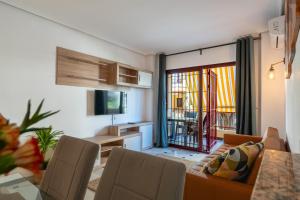 Et tv og/eller underholdning på Charming Apartment in Riviera