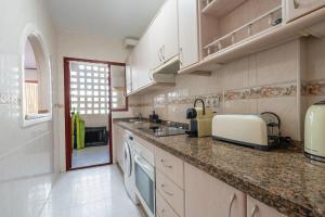 Køkken eller tekøkken på Charming Apartment in Riviera