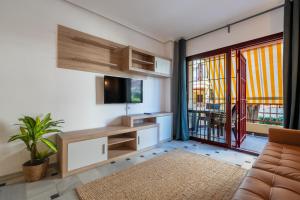 Et opholdsområde på Charming Apartment in Riviera + 11 billeder