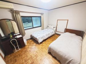 Postel nebo postele na pokoji v ubytování 熊野の恵みハウス