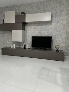 TV a/nebo společenská místnost v ubytování Amadeo Suites