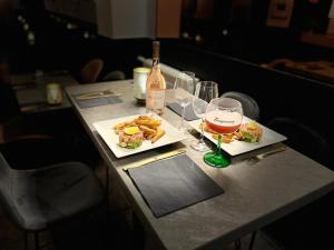 Nápoje v ubytování Hôtel Le Paris Brest