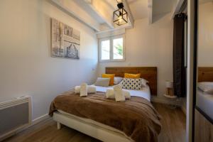 En eller flere senge i et værelse på La Truffière - Charmante maison avec terrasse