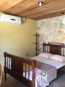 Cama ou camas em um quarto em Pousada Alquimia