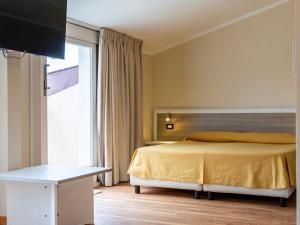 Ein Bett oder Betten in einem Zimmer der Unterkunft Hotel Fabricia