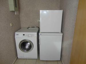 a refrigerator and a washing machine in a room at 2 Einbettzimmer in Neubrandenburg +1 photo