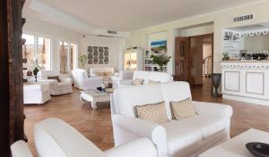 Posedenie v ubytovaní Hotel Cala Caterina